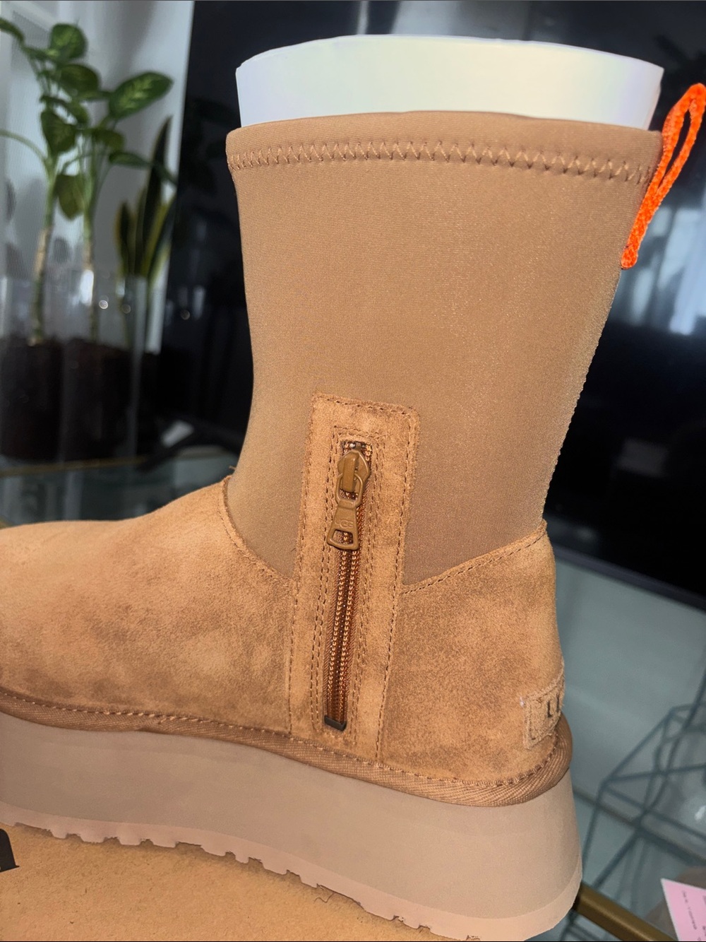 Ugg - Picture 8 of 16